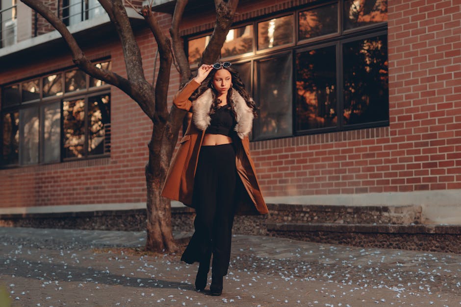 Outfit alla moda e accessori di tendenza